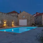 Luic Villa *