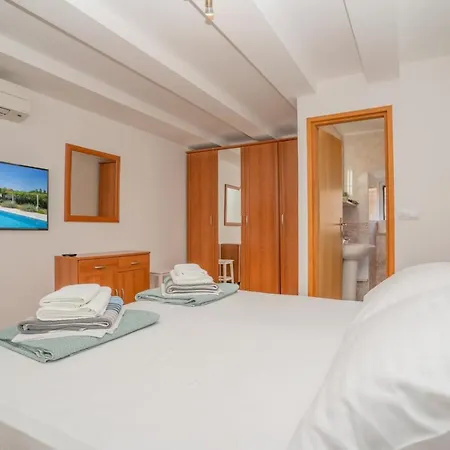 Luic Villa *