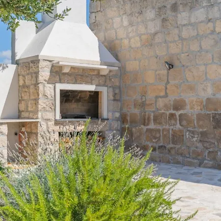 Luic Villa *